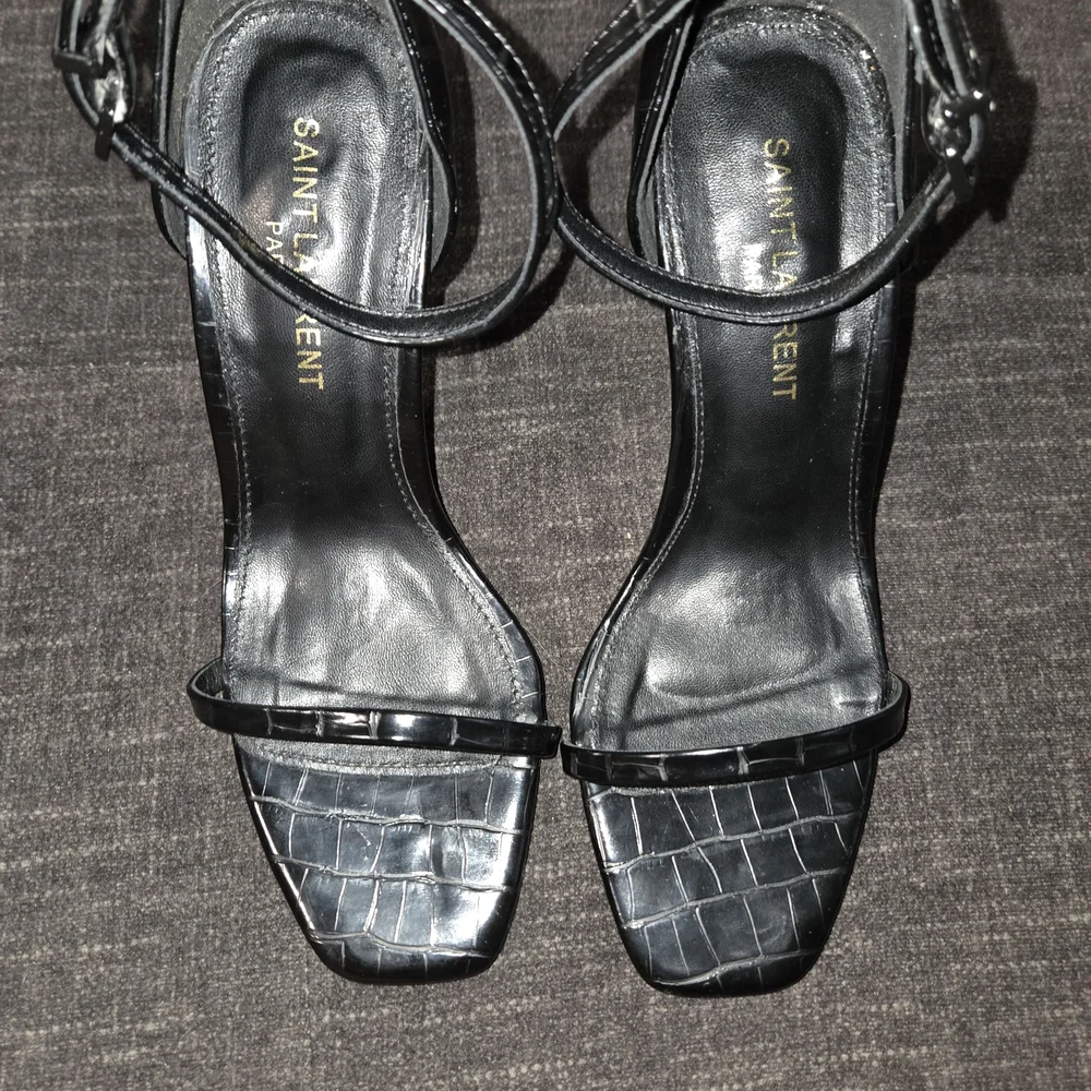 Saint Laurent Black Heels with Gold Monogram - Picture 5 of 7